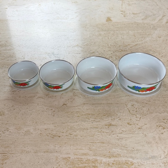 Vintage White Enamelware Nesting Bowls Set of 4 w Lids — Red/Orange/Blue Flowers - Picture 5 of 16
